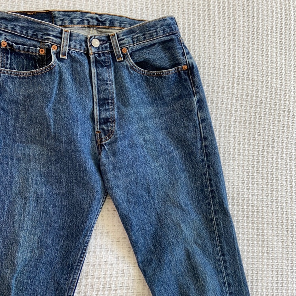 Levi 501- button front straight leg